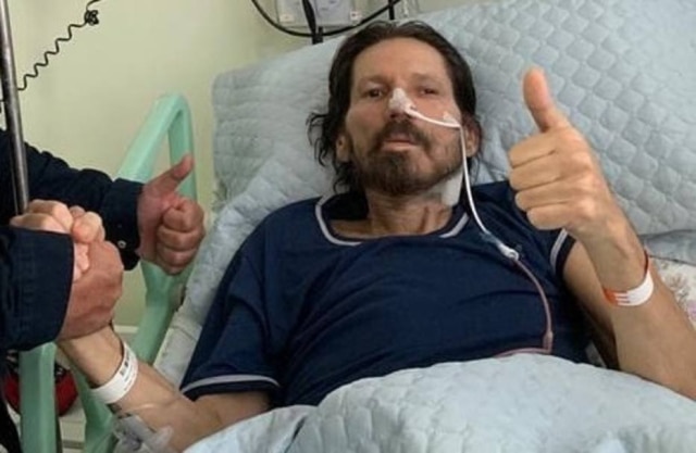 Instagram / @asabrancaoficial O locutor Asa Branca foi internado devido a um câncer na boca