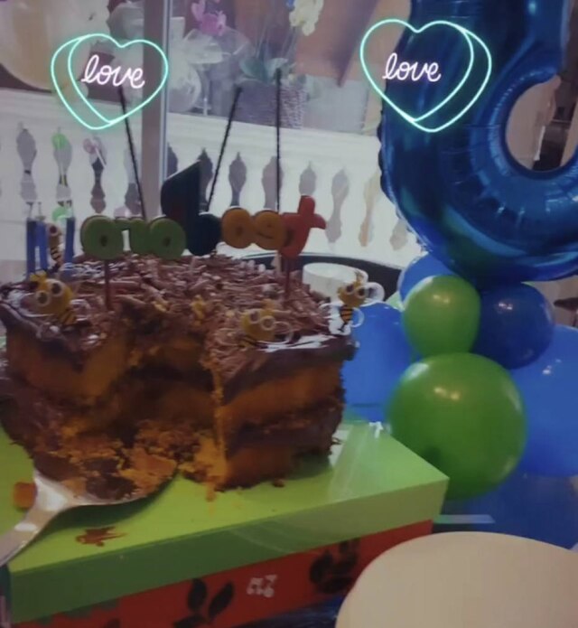 Instagram/@tatafersoza Bolo de cenoura pedido por Teodoro, no aniversário de três anos dele