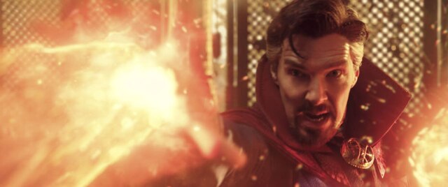 Marvel Studios Benedict Cumberbatch interpreta o Doutor Estranho, que deve enfrentar um novo inimigo em diferentes universos no novo filme.