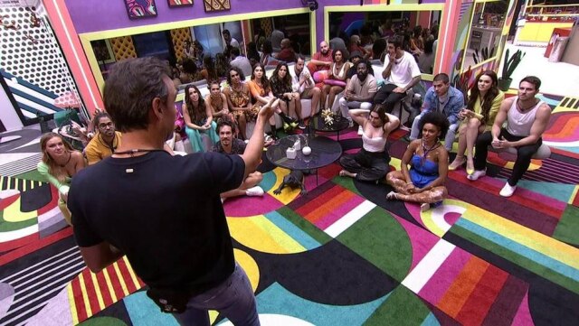 Globo No 'BBB: Dia 101', os 21 participantes se encontram para relembrar momentos que viveram na casa mais vigiada do Brasil.