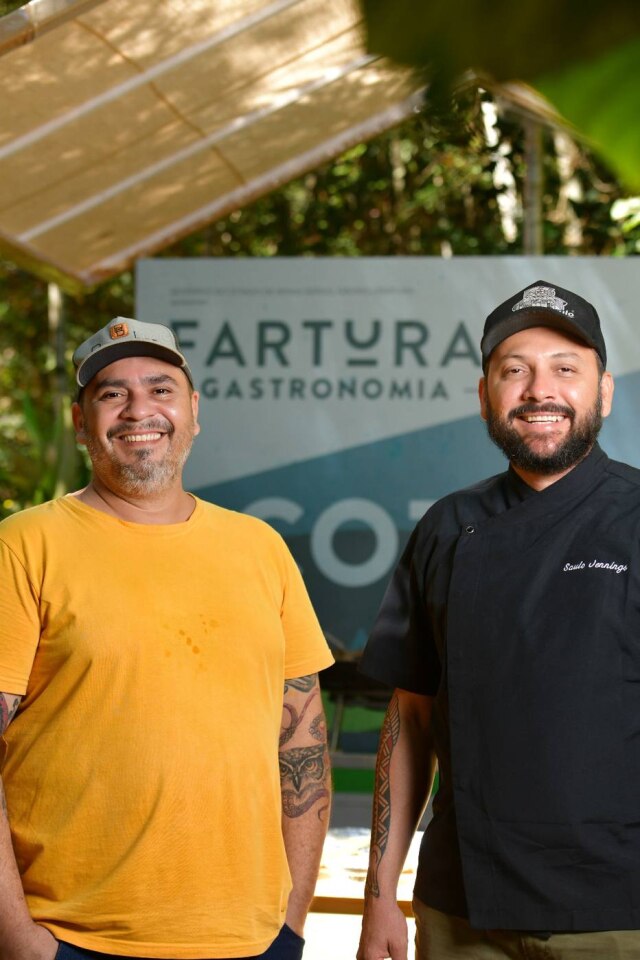 Nereu Jr. Chef Saulo Jennings com seu pupilo Ricardo Branches.