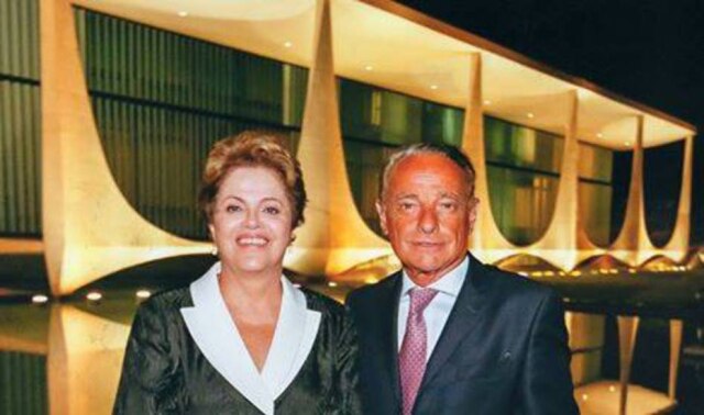 Reprodução/Facebook A presidente com o argentino Máximo Ravenna, criador da dieta, em foto publicada em janeiro no Facebook da unidade da clínica no Paraguai