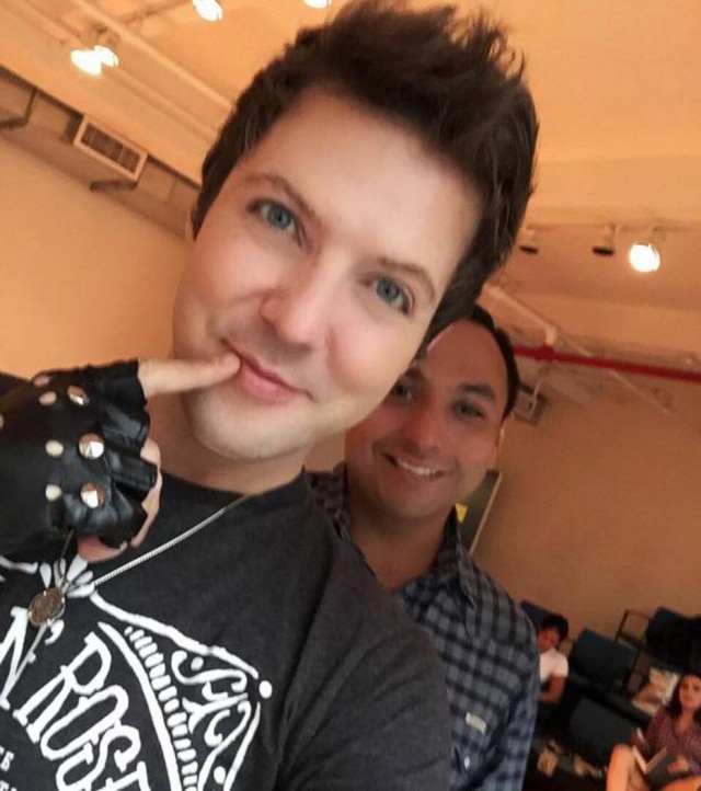 Reprodução/Facebook Kody Christiansen hoje é ator e garçom em um restaurante de Soho.