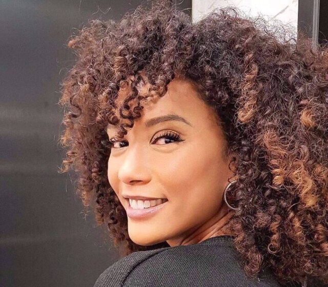 Instagram/ @taisdeverdade A atriz Taís Araújo já aderiu a tendência da franja cacheada