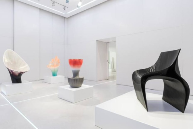 Nagami A espanhola Nagami apostou na tecnologia na mostra ‘Brave New World’; acima, cadeira feita por impressora 3D com desenho de Zaha Hadid