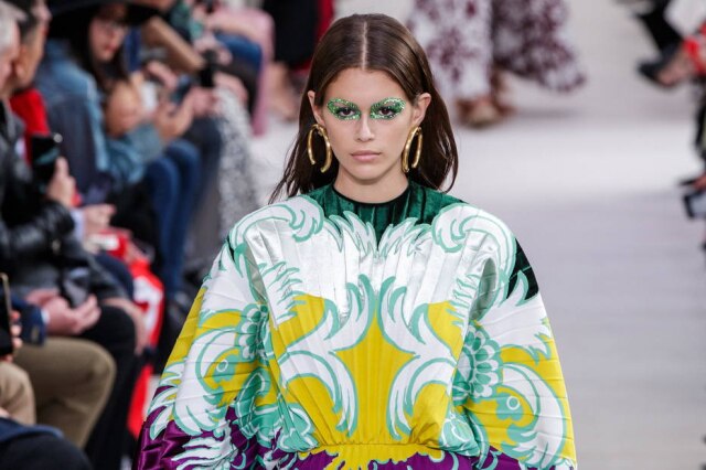 EFE/EPA/CHRISTOPHE PETIT TESSON Na Valentino, a beleza foi feita com cristais