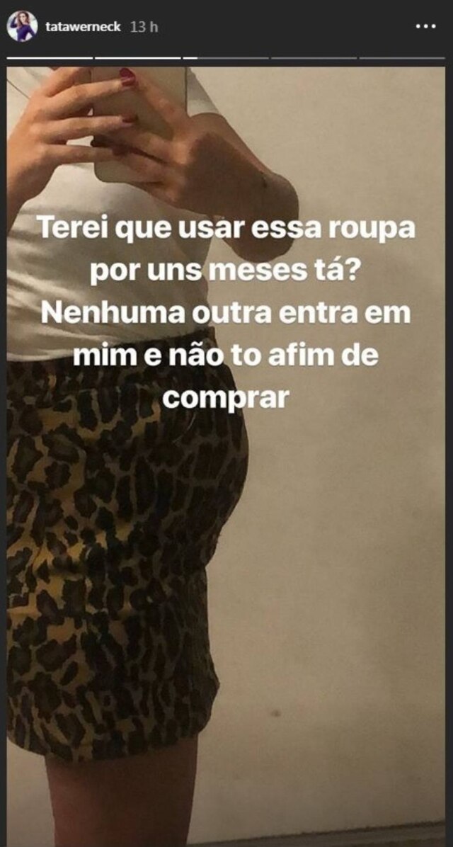 Instagram/@tatawerneck A apresentadora Tatá Werneck, em vídeo no Instagram, mostrando que já está perdendo as roupas por causa da evolução da gravidez.