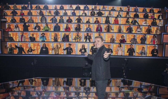 Record / Divulgação Gugu Liberato e os jurados do 'Canta Comigo 2'