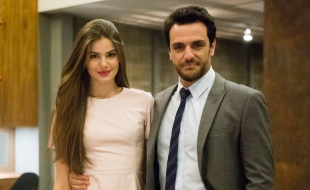 Tata Barreto / Globo / Divulgação Camila Queiroz e Rodrigo Lombardi em cena de 'Verdades Secretas'