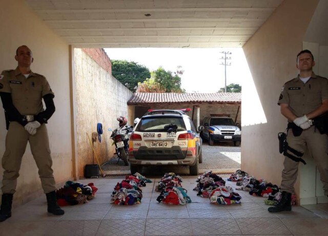 Polícia Militar de Minas Gerais/Divulgação Policiais encontraram mil calcinhas e 45 sutiãs escondidos no quarto do homem, na cidade de Turmalina.