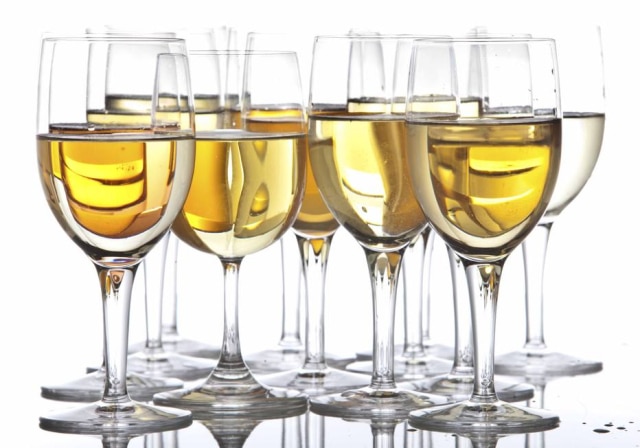 Tony Cenicola/NYT O vinho do verão deve seguir três princípios: ter baixo teor alcoólico, bom frescor e respeitar a temperatura correta