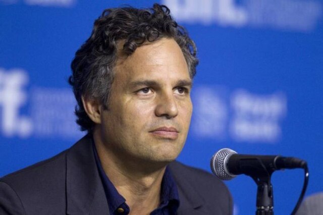 Fred Thornhill/Reuters O ator americano Mark Ruffalo, que interpreta o personagem Hulk no cinema, pediu aos seguidores brasileiros que tirem o título de eleitor.
