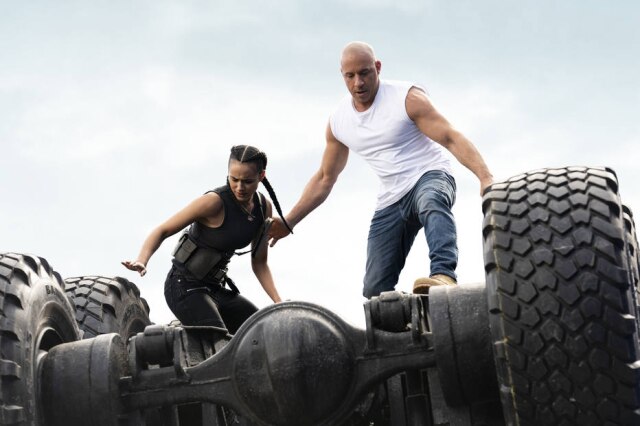 Giles Keyte/Universal Pictures via AP Nathalie Emmanuel e Vin Diesel em 'Velozes e Furiosos 9'.
