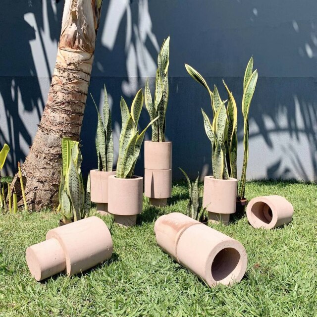 Acervo Murilo Weitz Material produzido a partir de cerâmica reciclada pelo designer Murilo Weitz, que sempre se interessou pelo aspecto sensorial relacionado ao trabalho