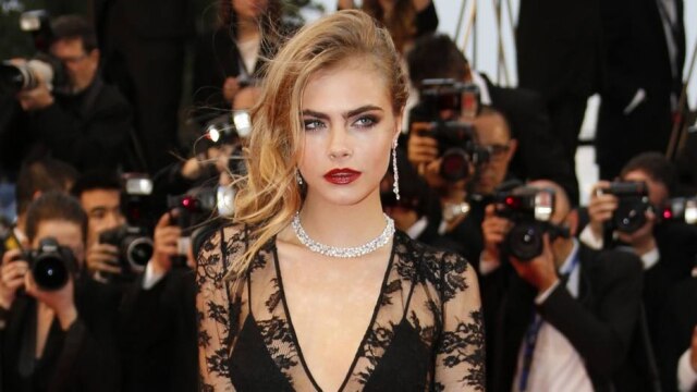Reuters A modelo Cara Delevingne aposta no "olho tudo e boca também" e nas sobrancelhas marcantes