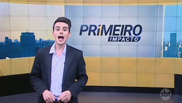 Reprodução/YouTube Eduardo Camargo à frente do telejornal Primeiro Impacto.