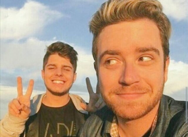 Reprodução/Instagram Depois que o youtuber revelou o rosto do namorado, fãs encontraram mais fotos do casal juntos