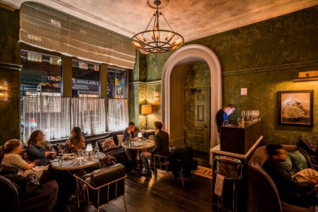 Francesco Sapienza|NYT Bar do restaurante Fowler & Wells, do chef Tom Colicchio, dentro do hotel Beekman, em Nova York.