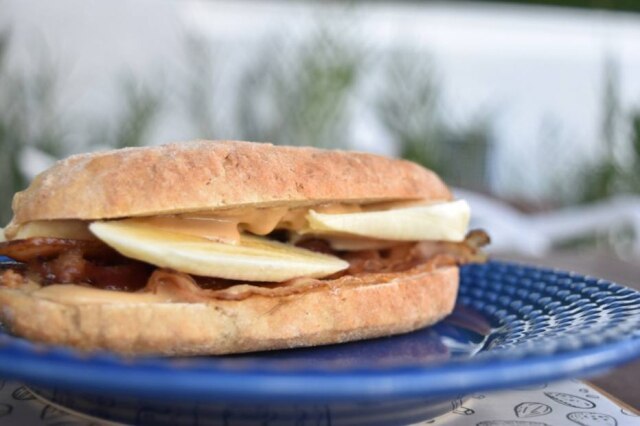 Ricardo Mukoyama|Divulgação O sanduíche Elvis Presley, com creme de amendoim, bacon artesanal e banana.