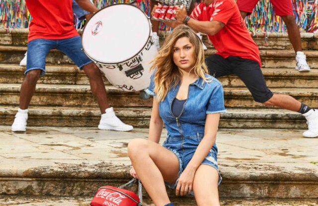 Yuri Sardenberg e Ana Monteiro/Coca-Cola Jeans Sasha é uma das estrelas da campanha de verão 2018 da Coca-Cola Jeans