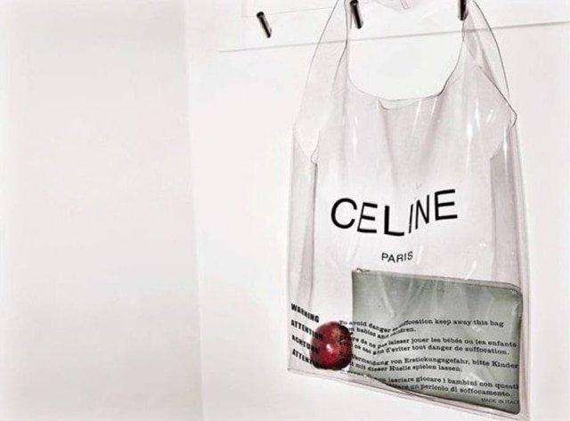 Instagram.com/hayaharadjj A bolsa da Céline tem o mesmo formato de uma sacola plástica