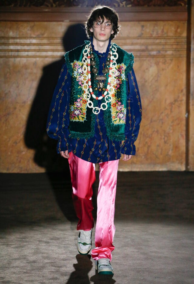 Cortesia Gucci As criações de Alessandro Michele, que gosta de sobrepor diferentes épocas e referências num mesmo look