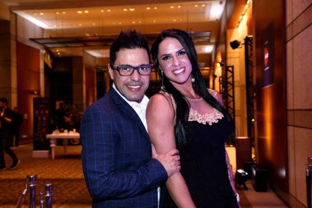 Denise Andrade Zeze Di Camargo deu uma festa surpresa e um cavalo para Graciele Lacerda