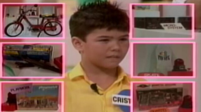 Reprodução de 'Domingão do Faustão' (1989) / Globo Brinquedos disponíveis para premiação na estreia do 'Domingão do Faustão'.