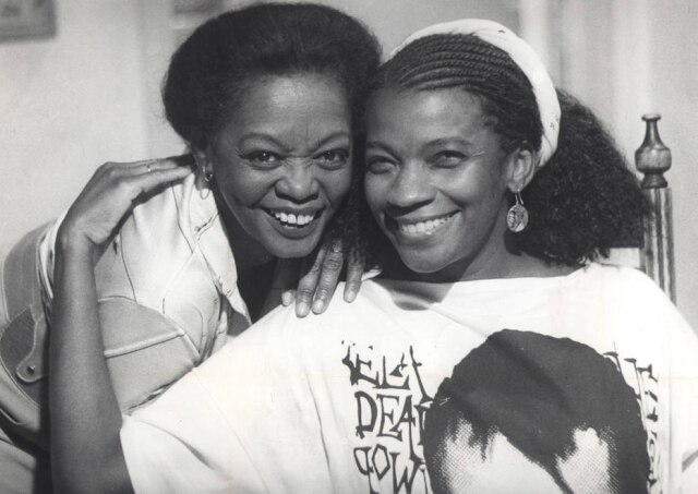 As atrizes Ruth de Souza e Zezé Motta, em foto de 1984