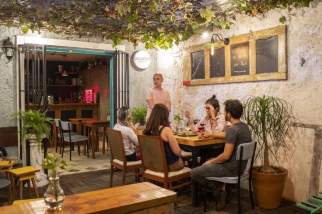 Daniel Teixeira/Estadão Bar de vinhos em Pinheiros tem boa seleção com garrafas de pequenos e grandes produtores