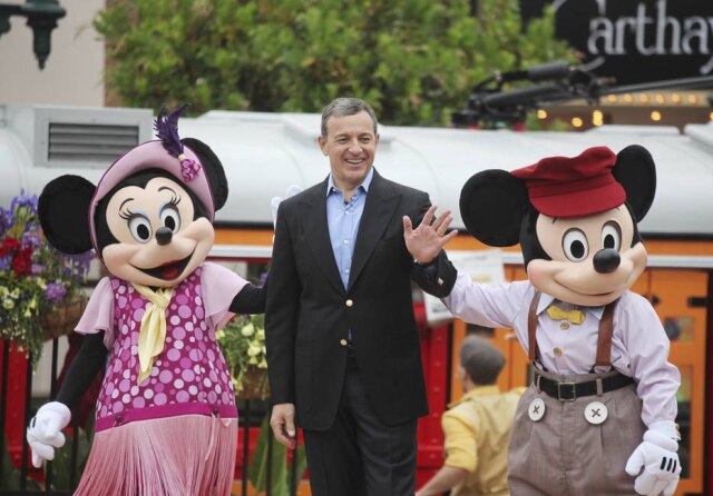 J. Emilio Flores/ The New York Times Bob Iger, presidente da Disney, na cerimônia de abertura da Cars Land, em junho de 2012