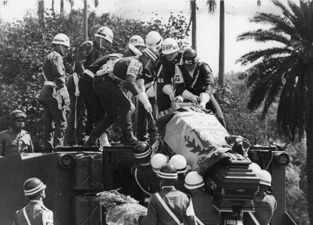 Solano José de Souza/Estadão Os despojos de D.Pedo I são transportados para a cripta no Monumento da Independência, São Paulo, SP, 1972