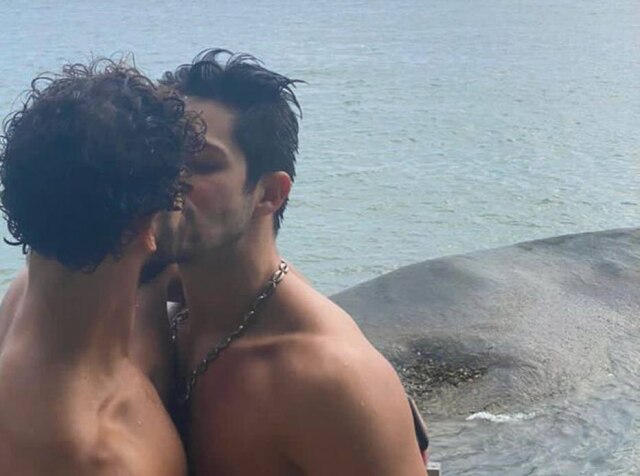Reprodução Instagram / @igorcosso O ator Igor Cosso e o namorado, o bailarino Heron Leal