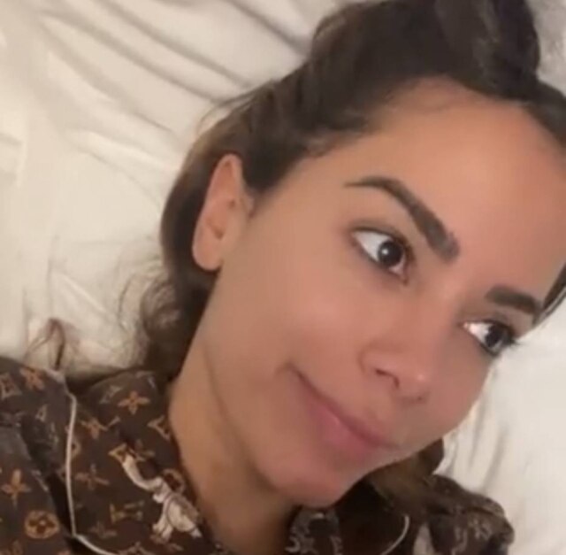 Twitter/@Anitta A cantora Anitta, que recebeu a dose de reforço da vacina contra o coronavírus