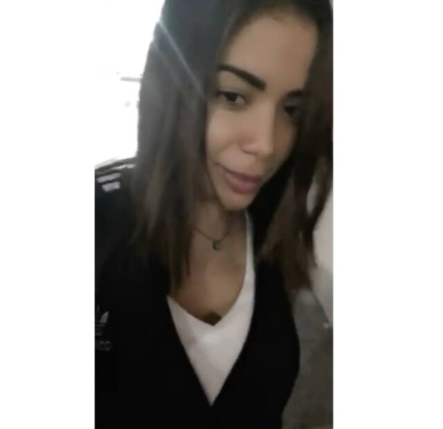 Reprodulção Instagram Sem maquaigem, Anitta estava no cinema com mãe quando foi fotografada