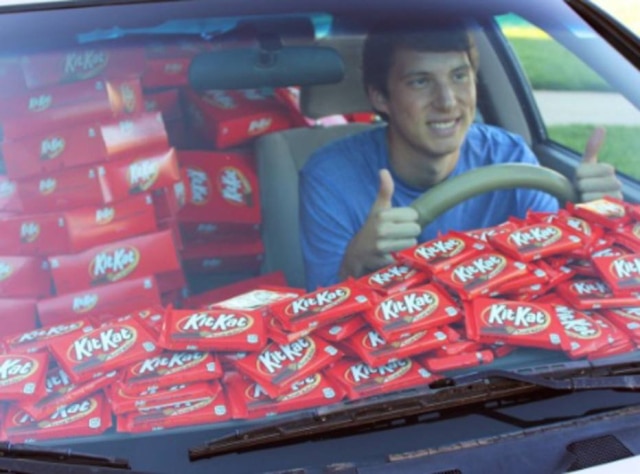 Estudante ganha 6.500 chocolates de presente