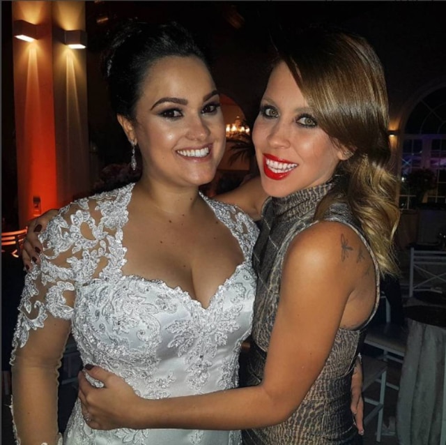 instagram.com/marianeoliva As ex-chiquititas Ana Olívia Seripieri (noiva) e Mariane Oliva