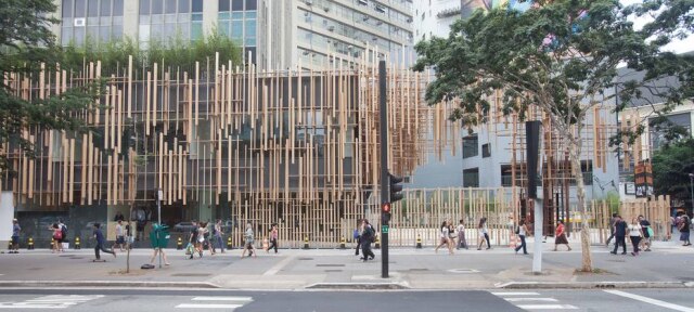 Rogério Cassimiro Fachada do centro cultural japonês impressiona quem passa pela Avenida Paulista