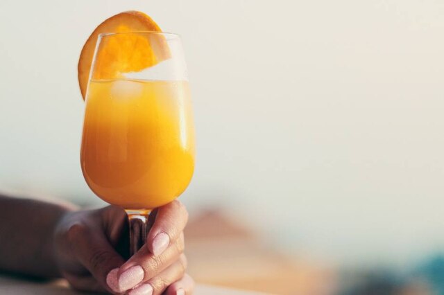 Pixabay Suco de laranja traz benefícios quando incluído em dietas para perda de peso.