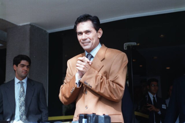 Maurilo Clareto / Estadão Leandro em coletiva ao deixar o hospital São Luiz, em São Paulo, em maio de 1998.