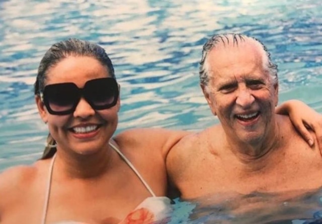 Instagram/@calbertonobrega O apresentador e humorista Carlos Alberto de Nóbrega e a esposa Renata Domingues.