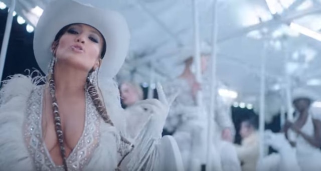 Captura de tela do clipe 'Medicine' (2019) / YouTube Jennifer Lopez durante o clipe da música 'Medicine'.