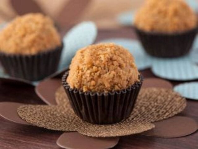 Site/Ana Maria Braga Brigadeiro de paçoca recheado com brigadeiro meio amargo