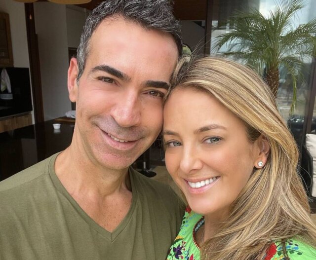 Instagram/@ticipinheiro Os apresentadores César Tralli e Ticiane Pinheiro levam a filha Manuella para a escola