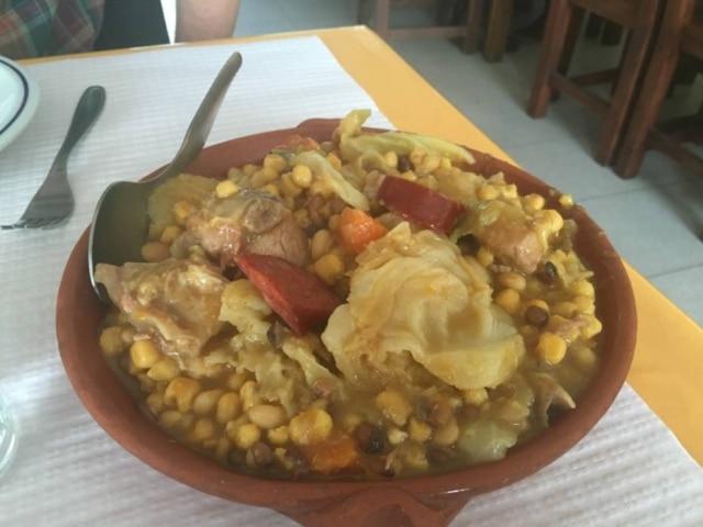Jose Orenstein|Estadão Prato de Muamba, receita tradicional do Cabo Verde, um cozido com carne e verduras, servido no restaurante Associação Cabo-verdiana
