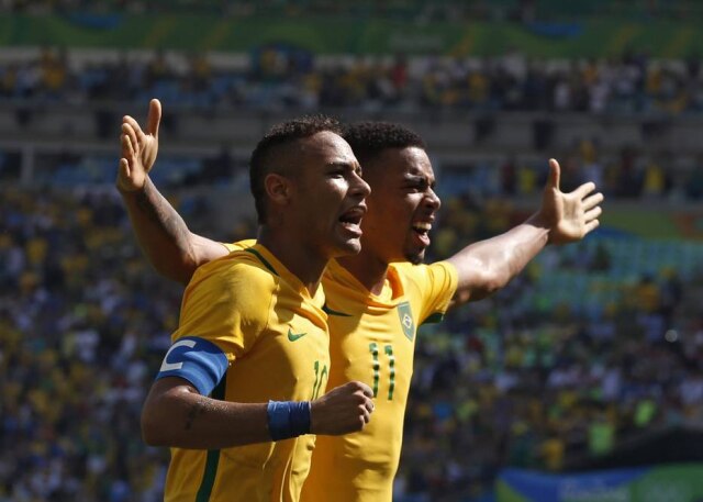 Javier Etxezarreta/EFE Neymar e Gabriel Jesus foram decisivos para a goleada do Brasil