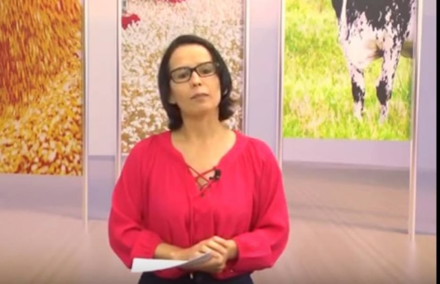 Reprodução Apresentadora ataca índios durante programa: 'Vão ter que morrer de malária, de tétano, do parto'.