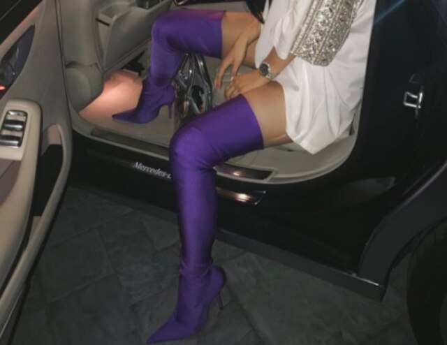 instagram.com/kyliejenner O modelo da Balenciaga já virou hit.