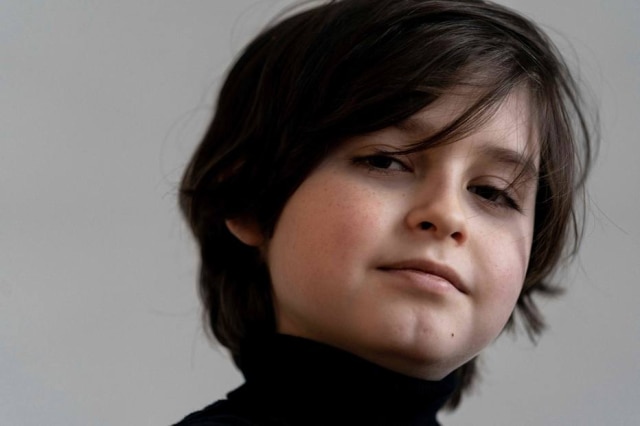 Laurent Simons, de 9 anos de idade, posou para fotos em sua casa, em Amsterdam. 