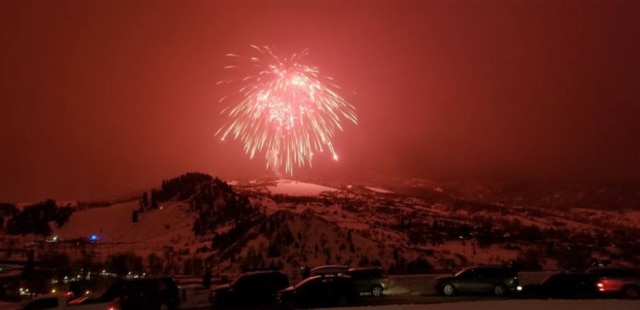 Steve Caulk / AP Photo Momento da explosão do maior fogo de artíficio do mundo